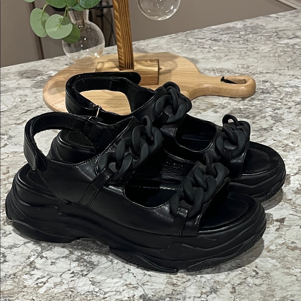 AZALEA WANG SKYLER PLATFORM SANDALS SIZE 10